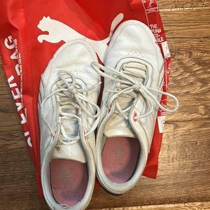 Women’s Puma slim white tennis shoe size 7.5